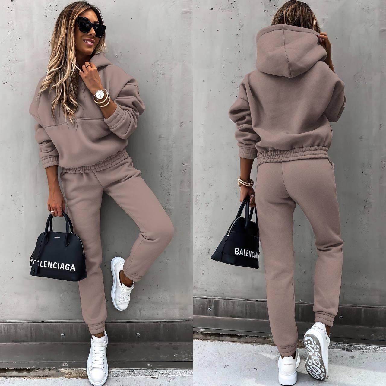 Livia | Two-Piece Sweatshirt and Joggers Set 5